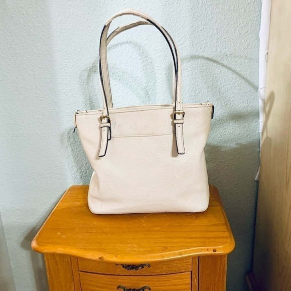 And Klein white bag - Picture 2 of 9